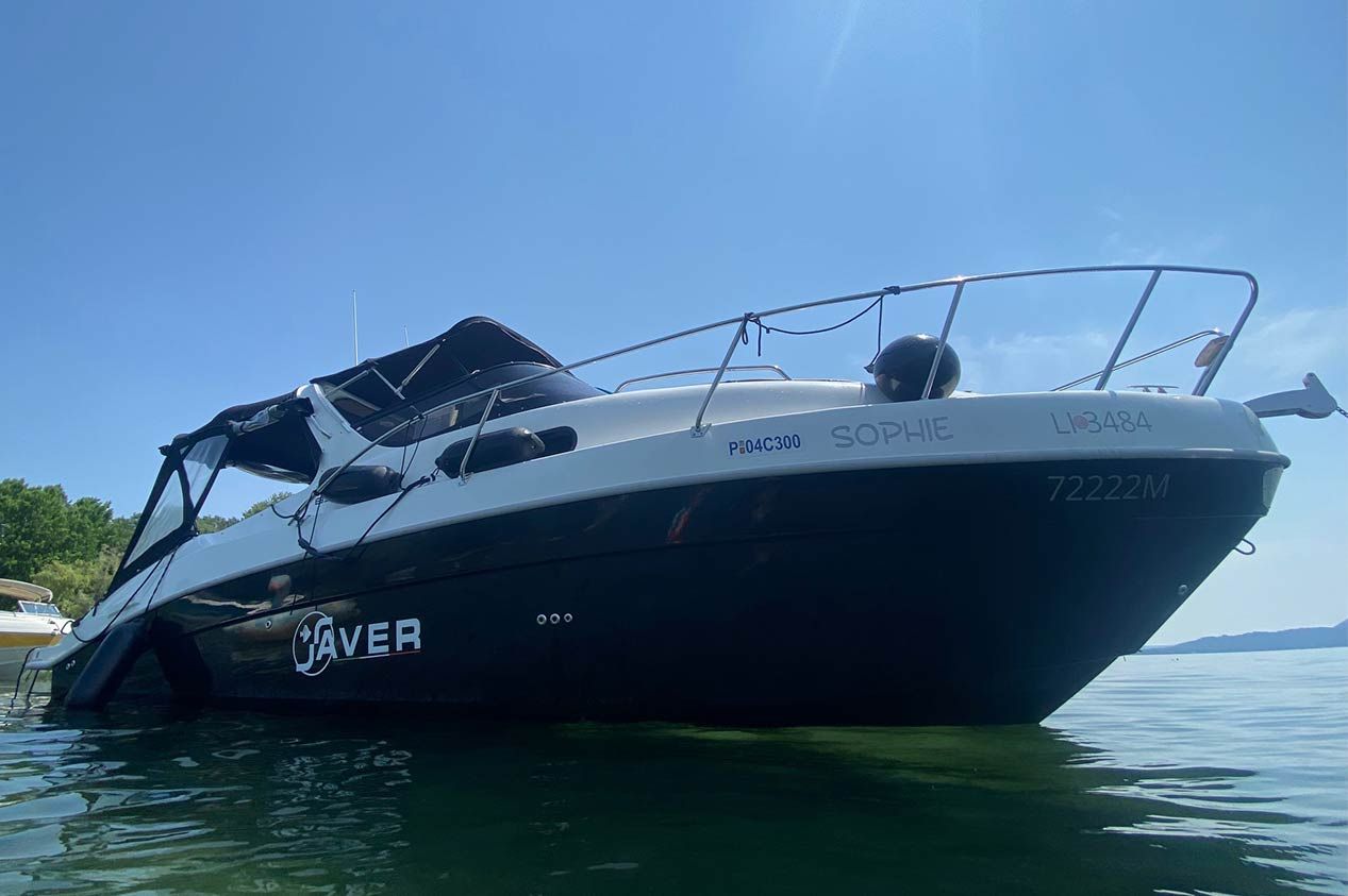 Die Saver 830 IB Cabin aus der Wasserperspektive